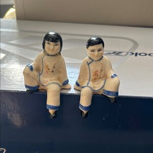 Japanese Shelf Sitter